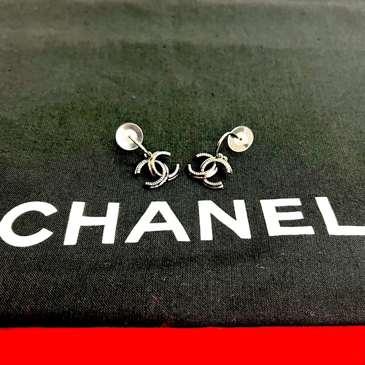 CHANEL シャネル ココマーク 合金 メッキ ピアス シルバー
 133-4