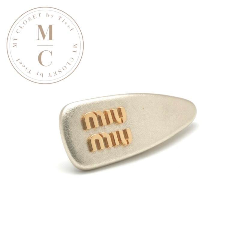 ミュウミュウ MIUMIU ヘアアクセサリー ゴールド ロゴ レザー ヘアクリップ バレッタ