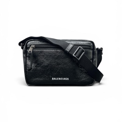 BALENCIAGA 美品 バレンシアガ EXPLORER エクスプローラー ショルダーバッグ 646138 アリーナレザー ブラック ロゴ クロスボディ ポシェット ABランク 中古 鑑定済 バレンシアガバッグ