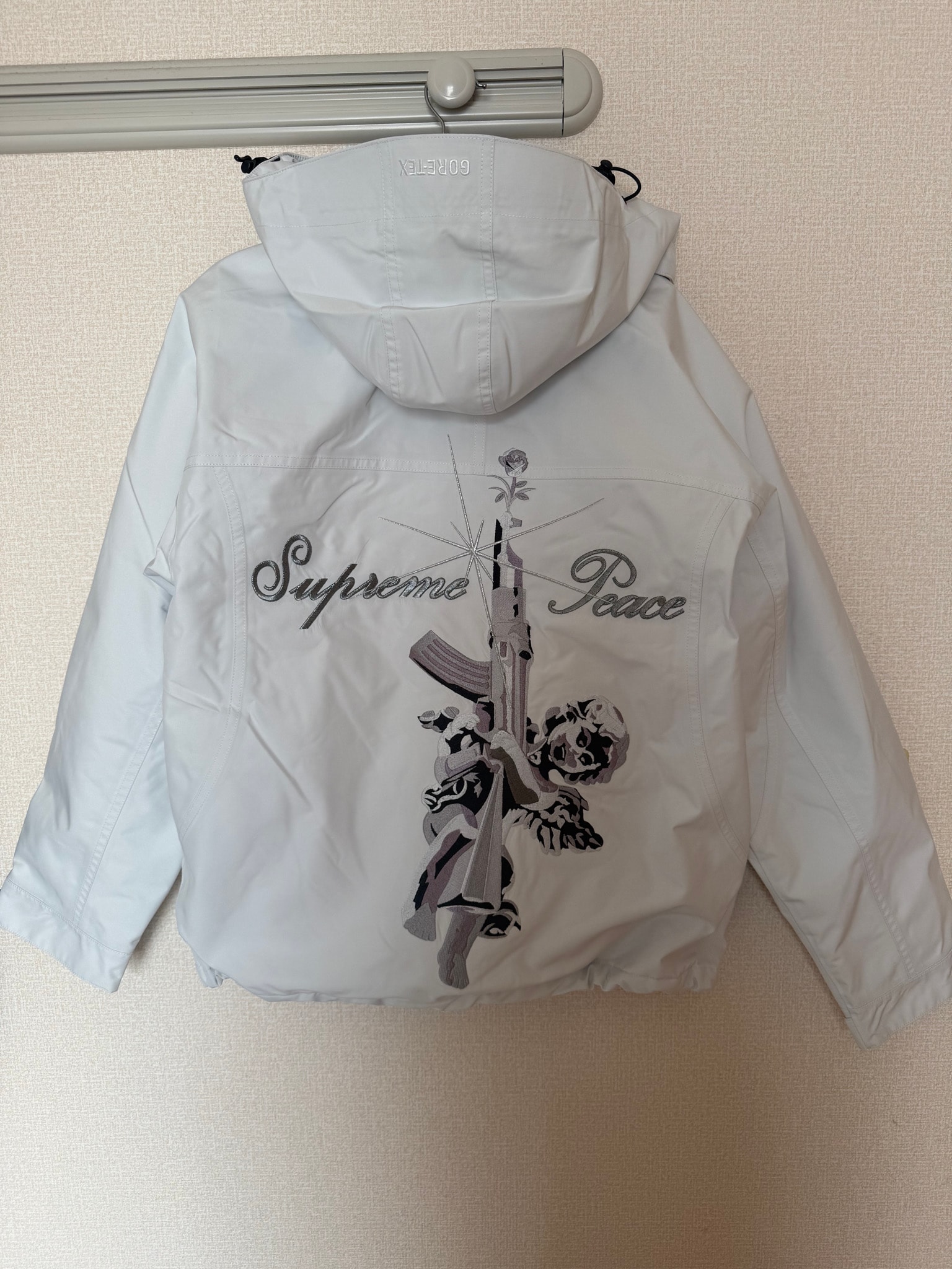 Supreme AOI Gore Tex Hooded Jacket "White"