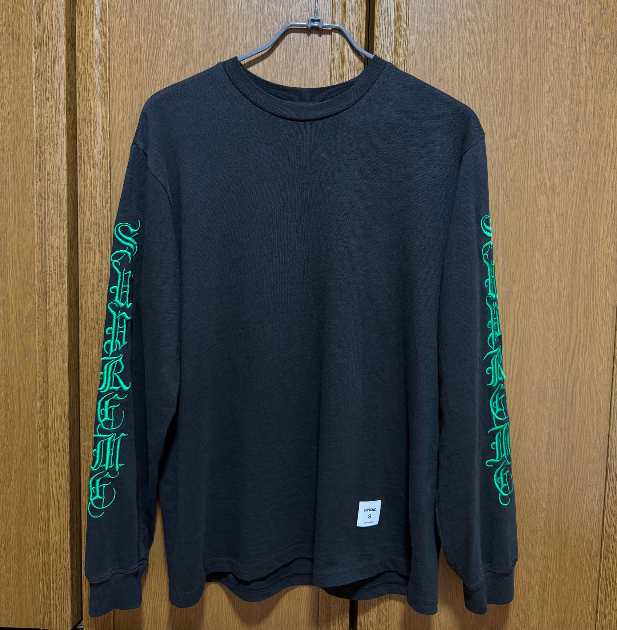 Supreme Old English L/S Top "Black"