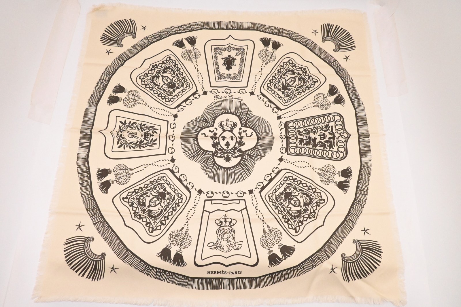 エルメス カレ80 Poste et Cavalerie サーベル飾袋 シルク