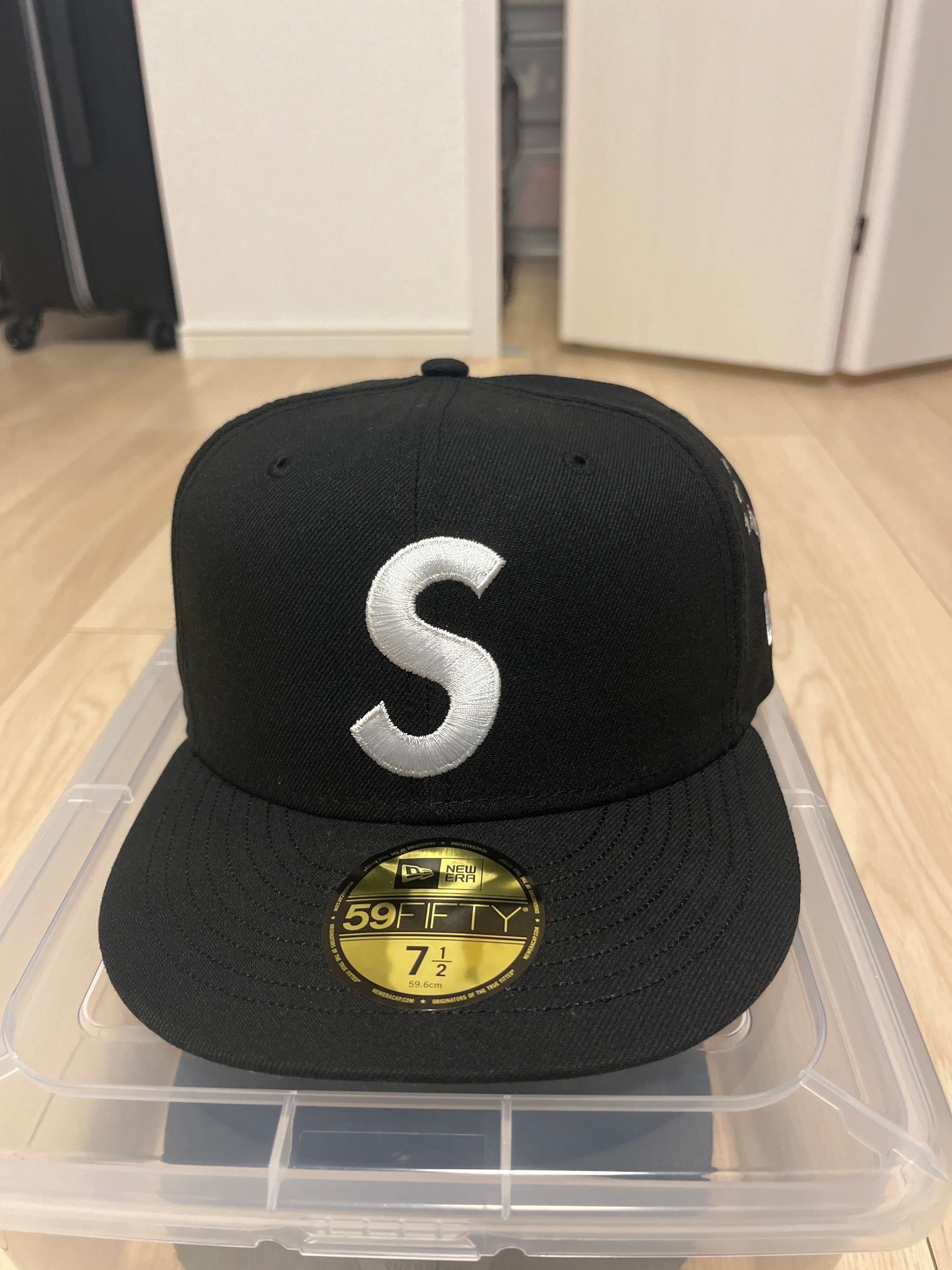 Supreme Characters S Logo New Era "Black"