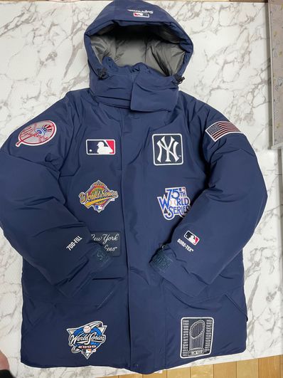 Supreme / New York Yankees GORE TEX 700-Fill Down Jacket "Navy"