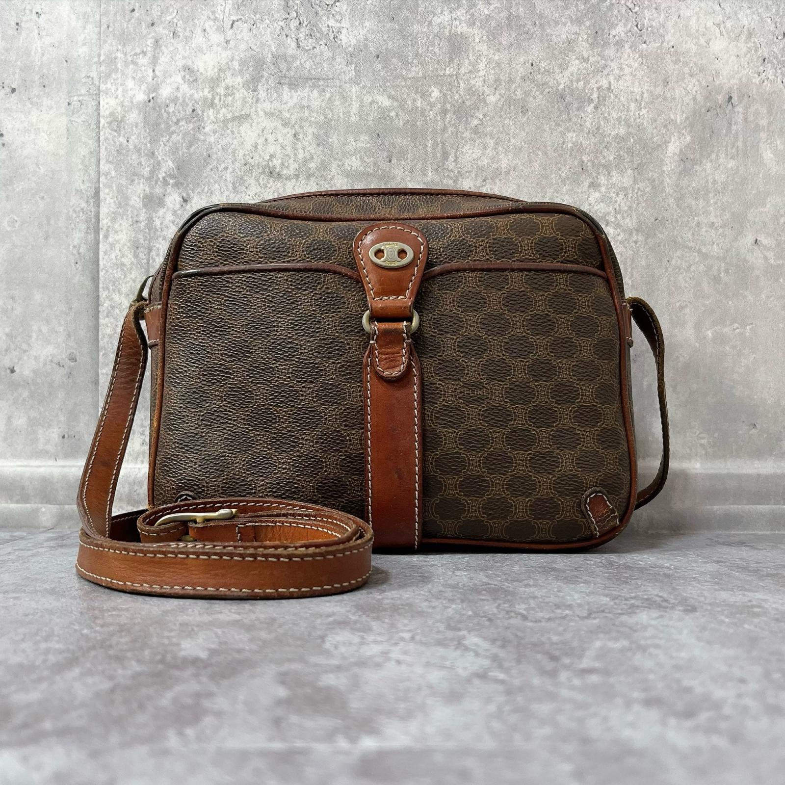 【CELINE】セリーヌ ショルダーバッグ マカダム ブラゾン金具 カメラバッグ 斜め掛け PVC×レザー ブラウン 総柄 オールド ヴィンテージ