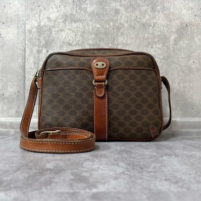 【CELINE】セリーヌ ショルダーバッグ マカダム ブラゾン金具 カメラバッグ 斜め掛け PVC×レザー ブラウン 総柄 オールド ヴィンテージ