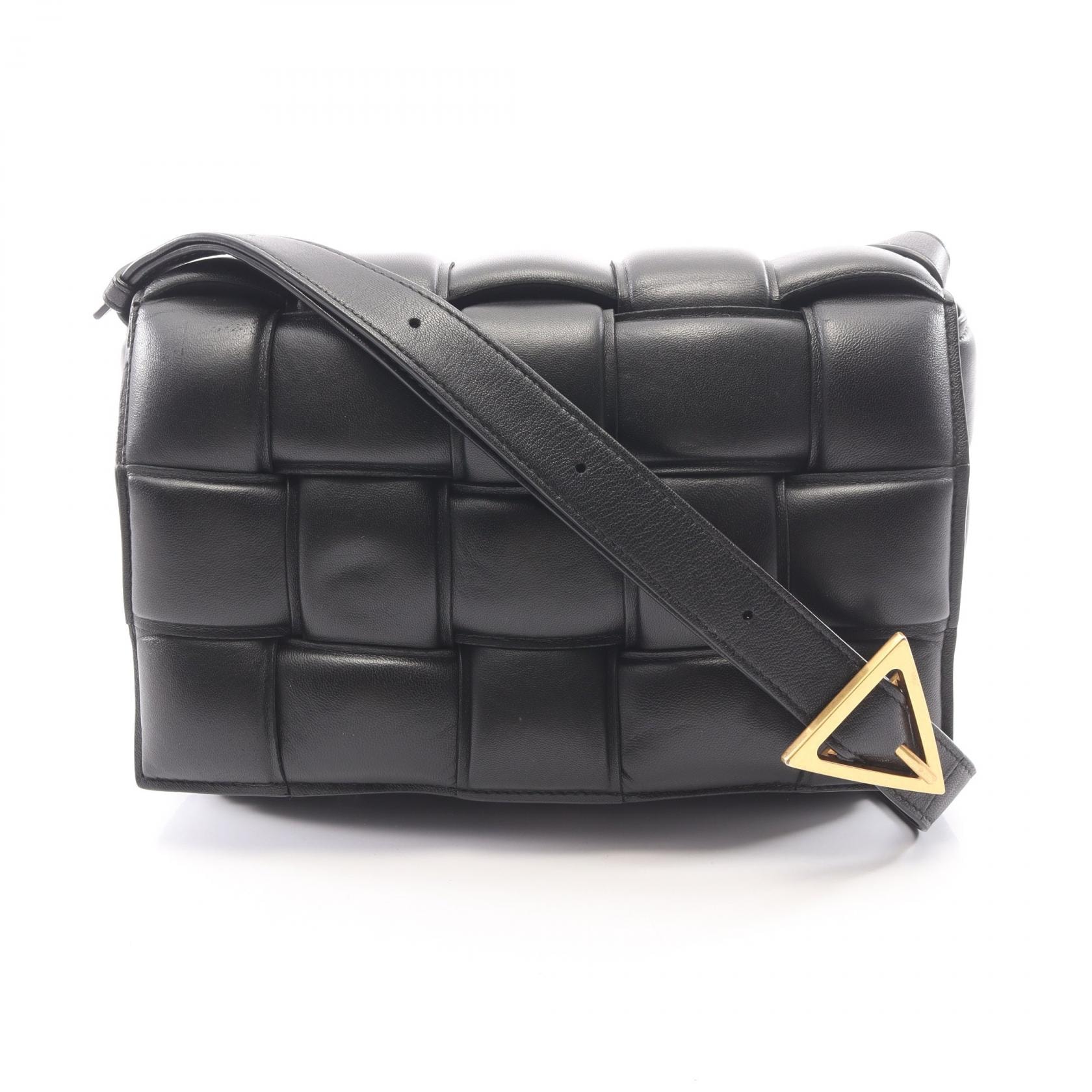 ボッテガヴェネタ BOTTEGA VENETA パデッド カセット ショルダーバッグ バッグ レザー レディース ブラック系 【中古】