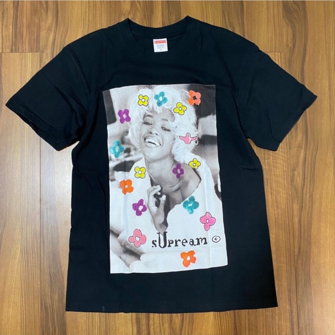 Supreme Naomi Tee "Black"