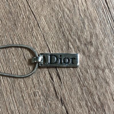 ディオール ロゴプレート ワイヤーネックレス シルバー