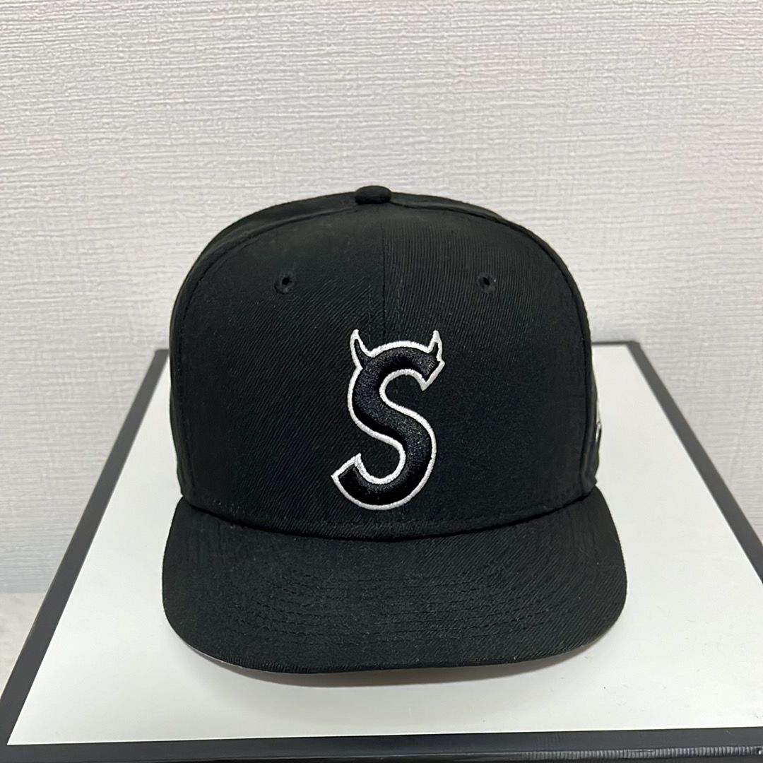 Supreme S Logo New Era "Black" (22FW)