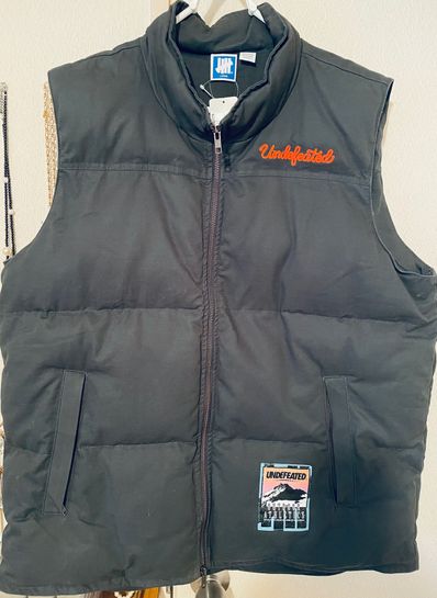 UNDEFEATED OUTDOOR PUFFER VEST - 40043 "Black"
