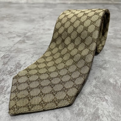 【GUCCI】グッチ インターロッキングG GG柄 ダイヤ格子 ジャカード 総柄 ネクタイ ベージュ ゴールド 金 イタリア製 メンズ ビジネス ロゴ