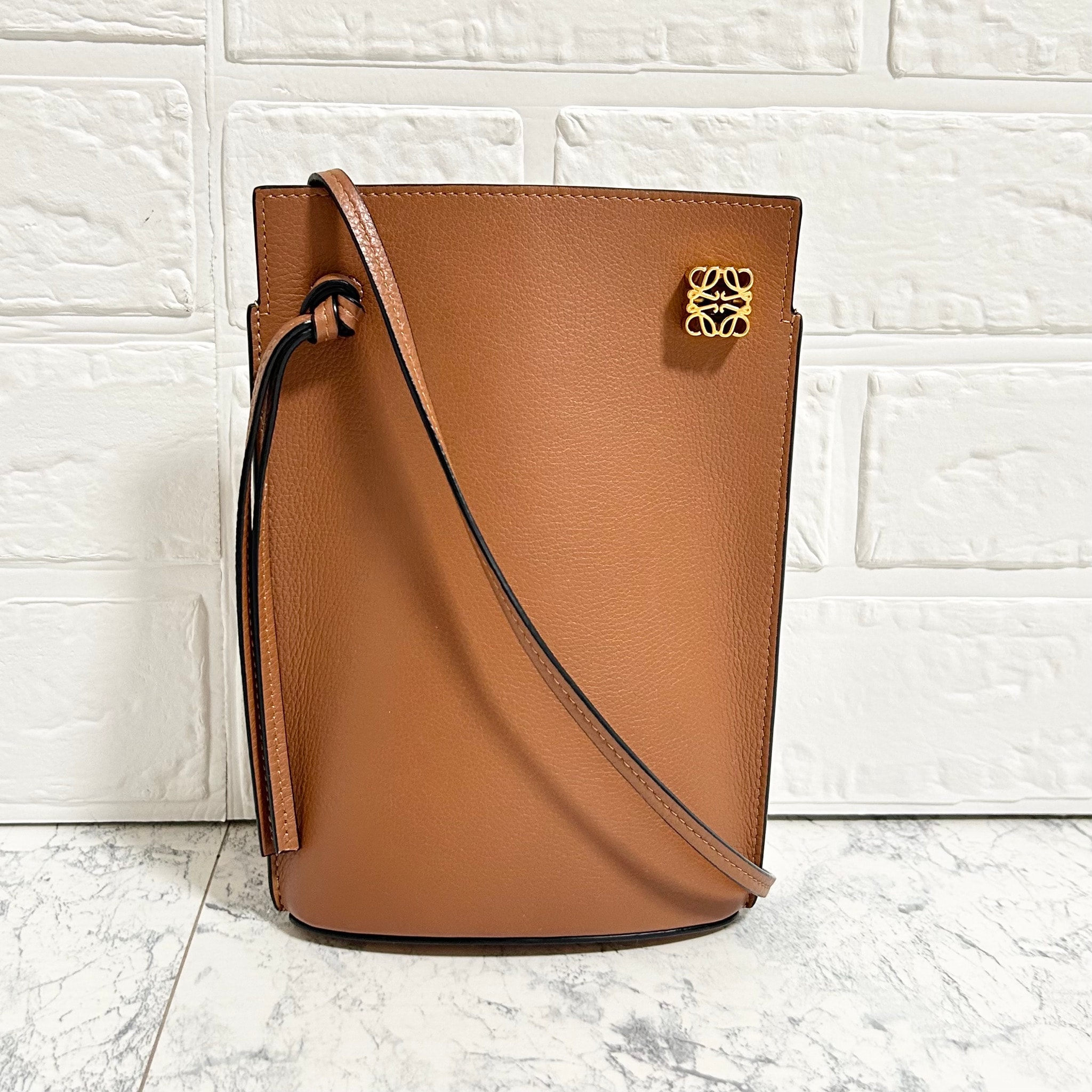 ロエベ LOEWE ダイスポケット スマホ ショルダー バッグ 茶色 ブラウン