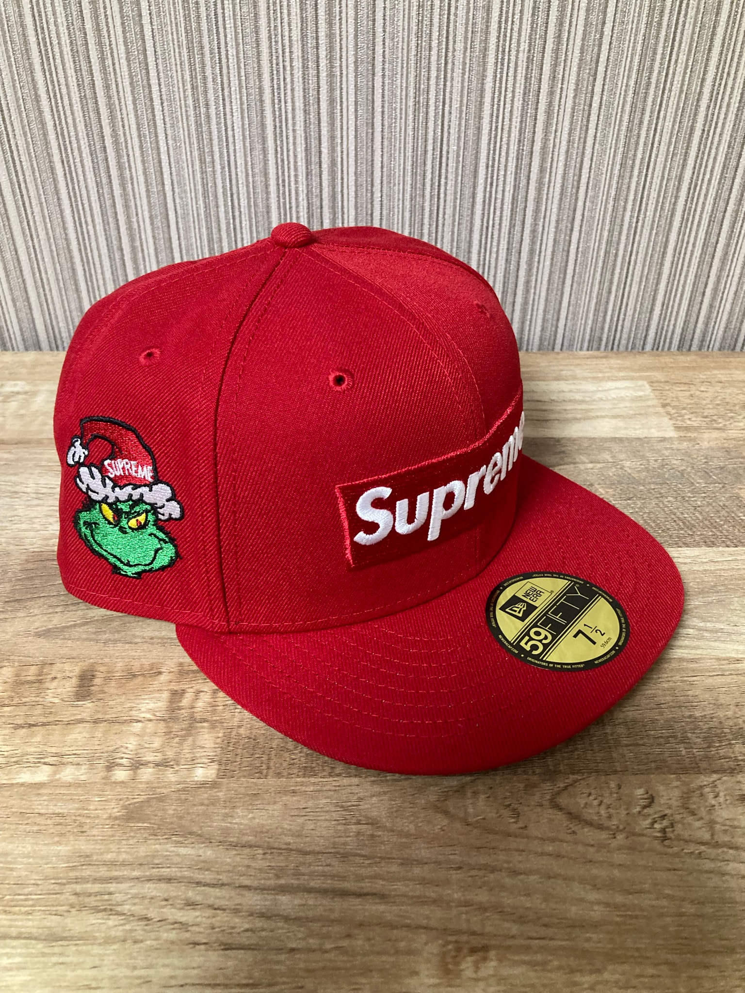 Supreme Grinch Box Logo New Era "Red"