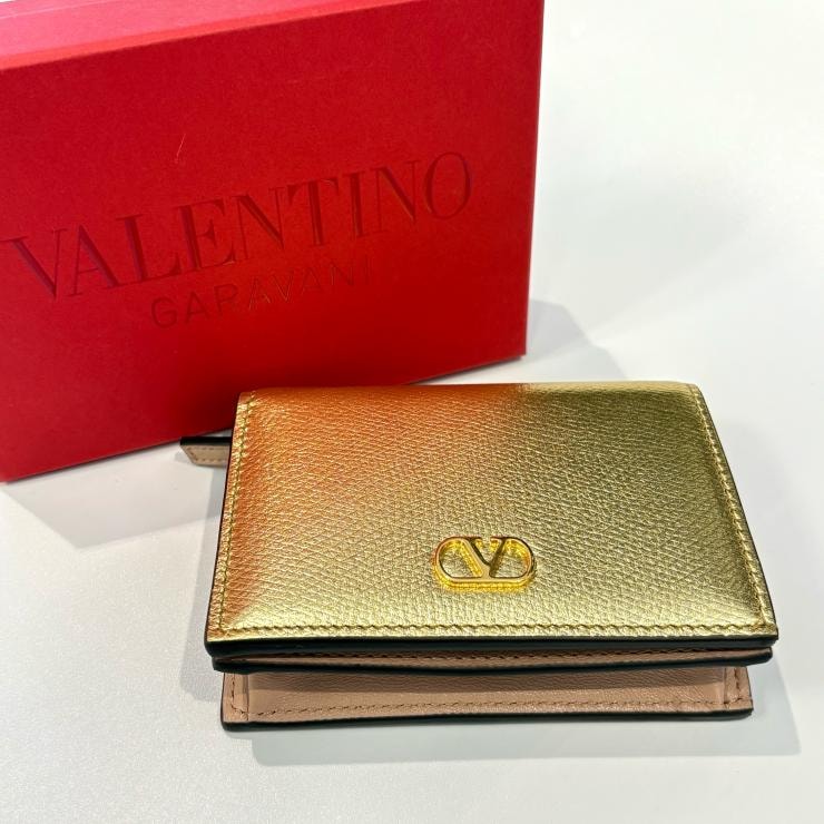 ヴァレンティノ VALENTINO Vロゴ シグネチャー コンパクトウォレット グレインドカーフ ゴールド 二つ折り財布【鑑定済み】正規品