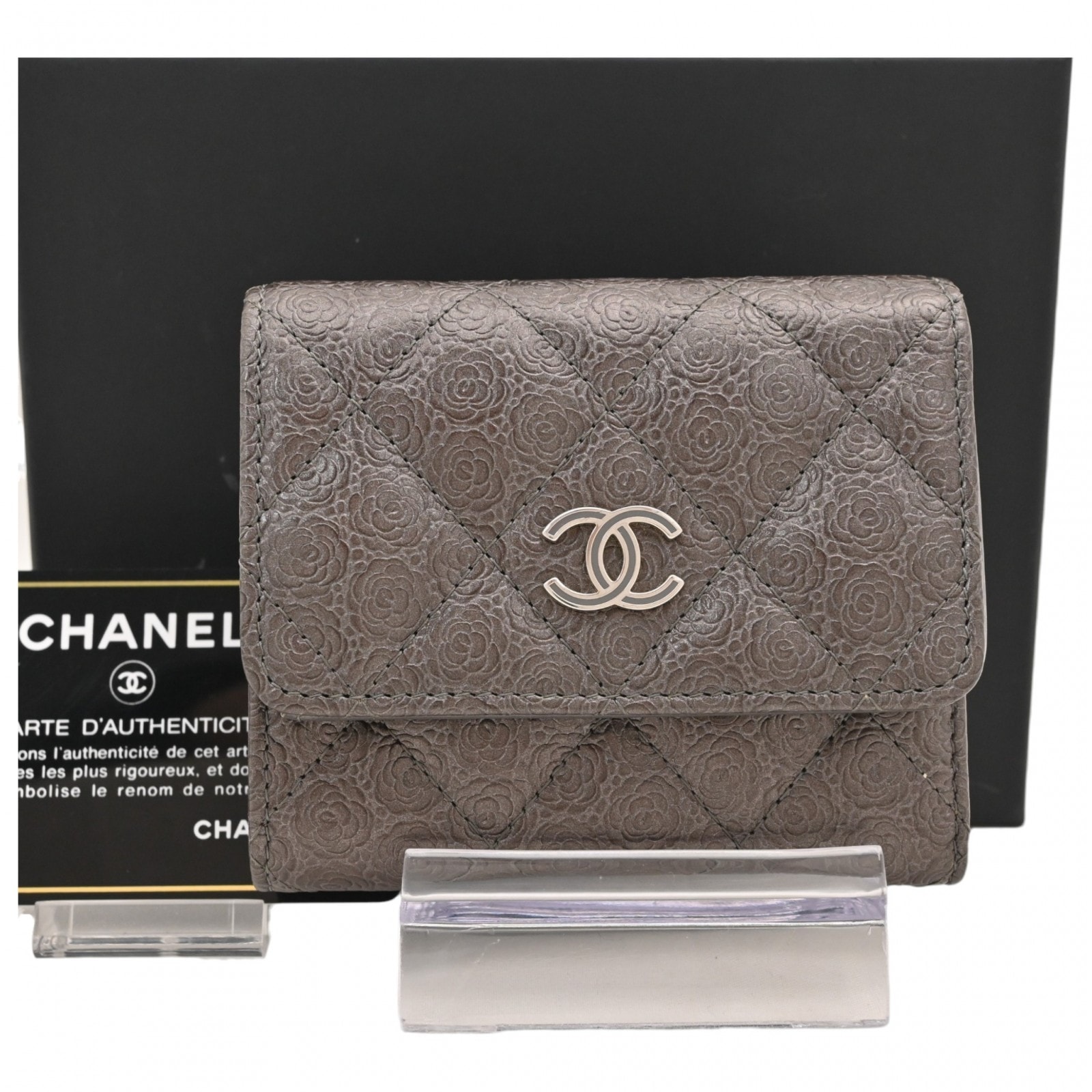 シャネル 三つ折り財布 レディース