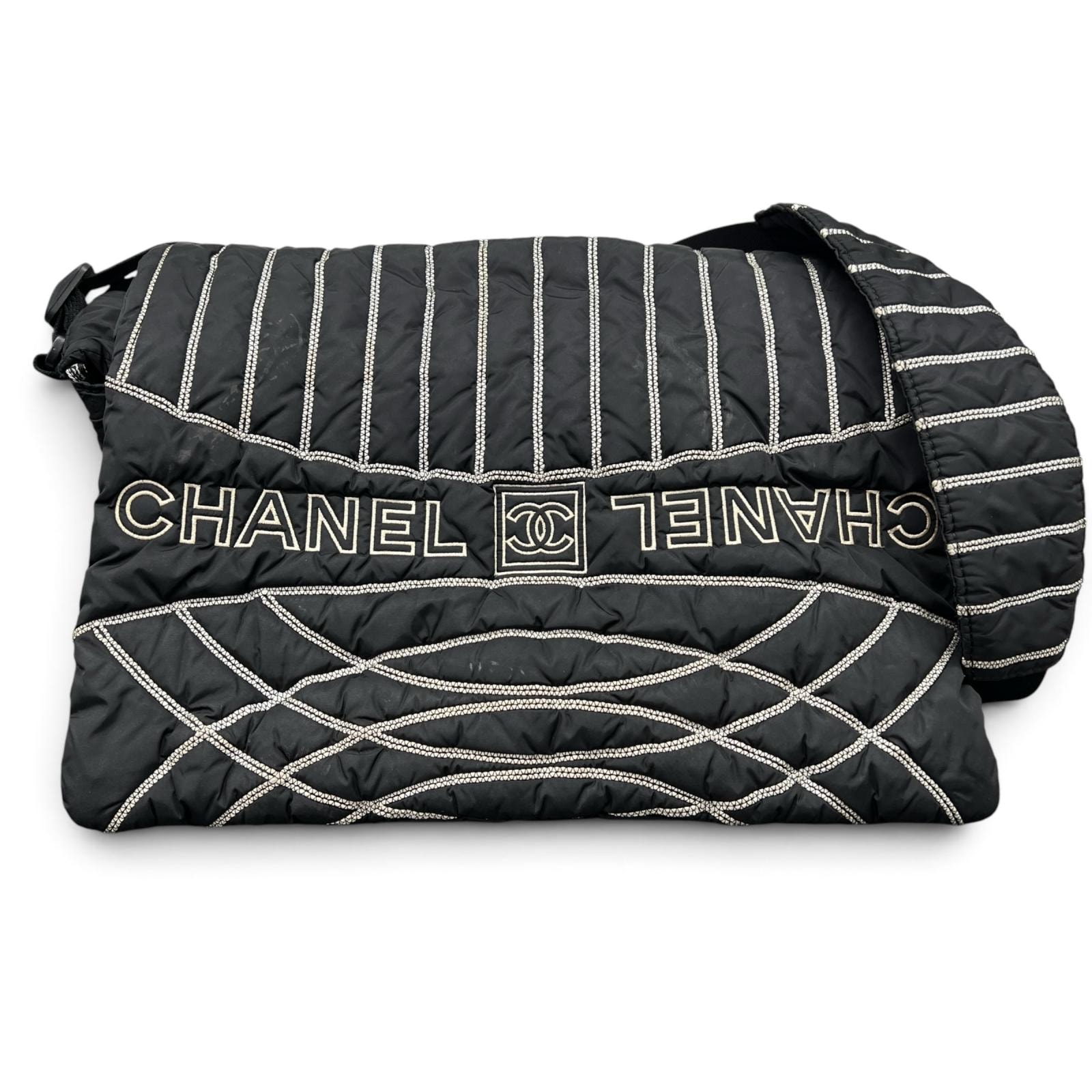 CHANEL シャネル スポーツライン ココマーク ステッチ メッセンジャーバッグ ショルダーバッグ 10番台シリアル ナイロン クロスボディ ワンショルダー 肩掛け ロゴ ヴィンテージ Bランク 鑑定済 中古 シャネルバッグ