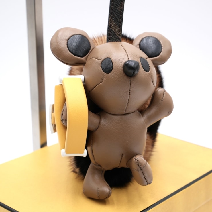 FENDI(フェンディ)ファーレット リス バッグチャーム キーホルダー ファー レザー ブラウン ブラック イエロー FFロゴ シルバー金具 レディース ユニセックス【中古】