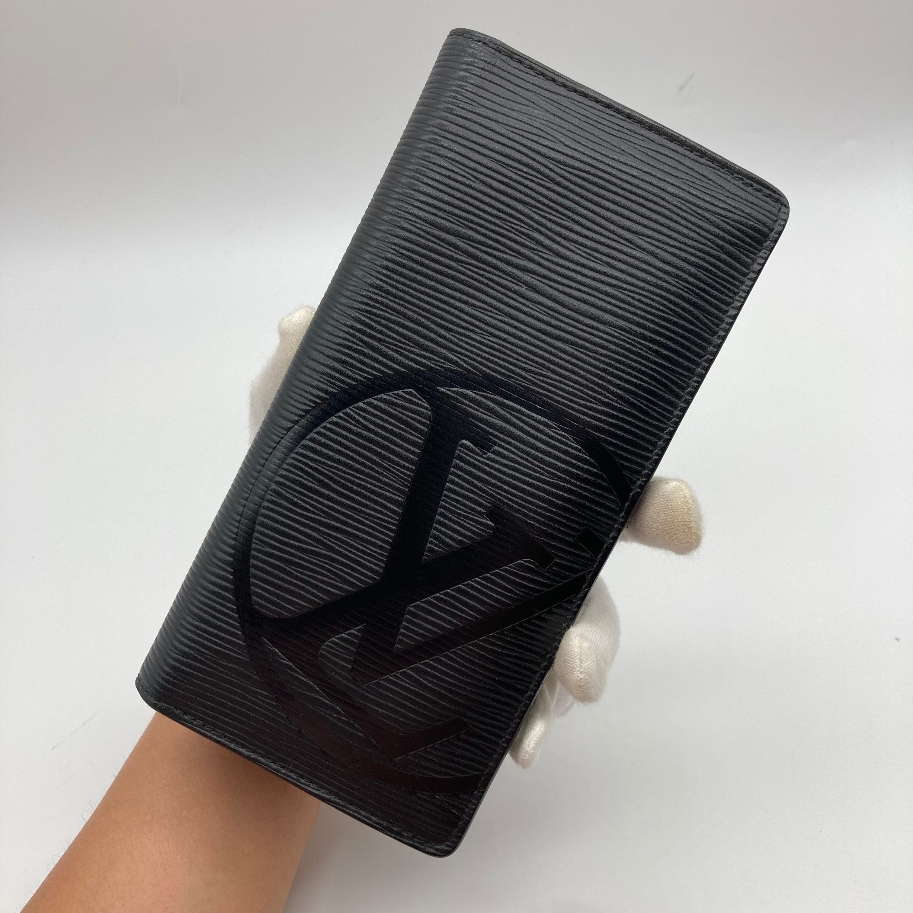 ルイヴィトン エピ ポルトフォイユ ブラザ LV サークル 