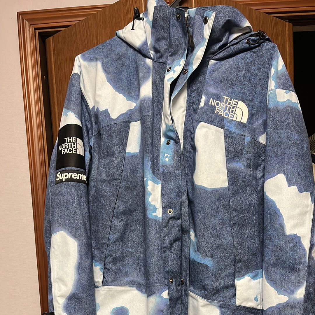 Supreme x The North Face Bleached Denim Print Mountain Jacket "Indigo"