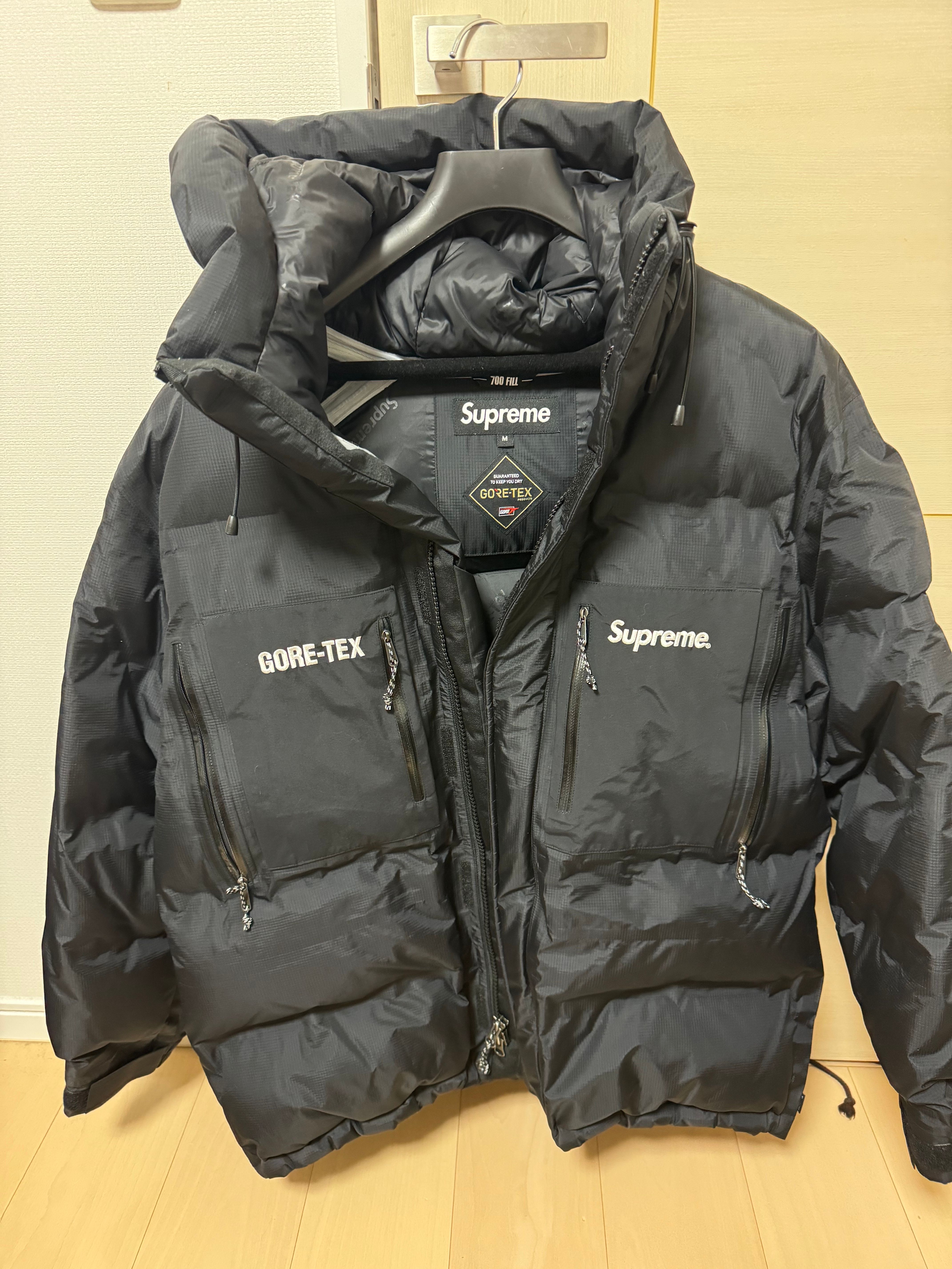 Supreme GORE-TEX 700-Fill Down Parka "Black"