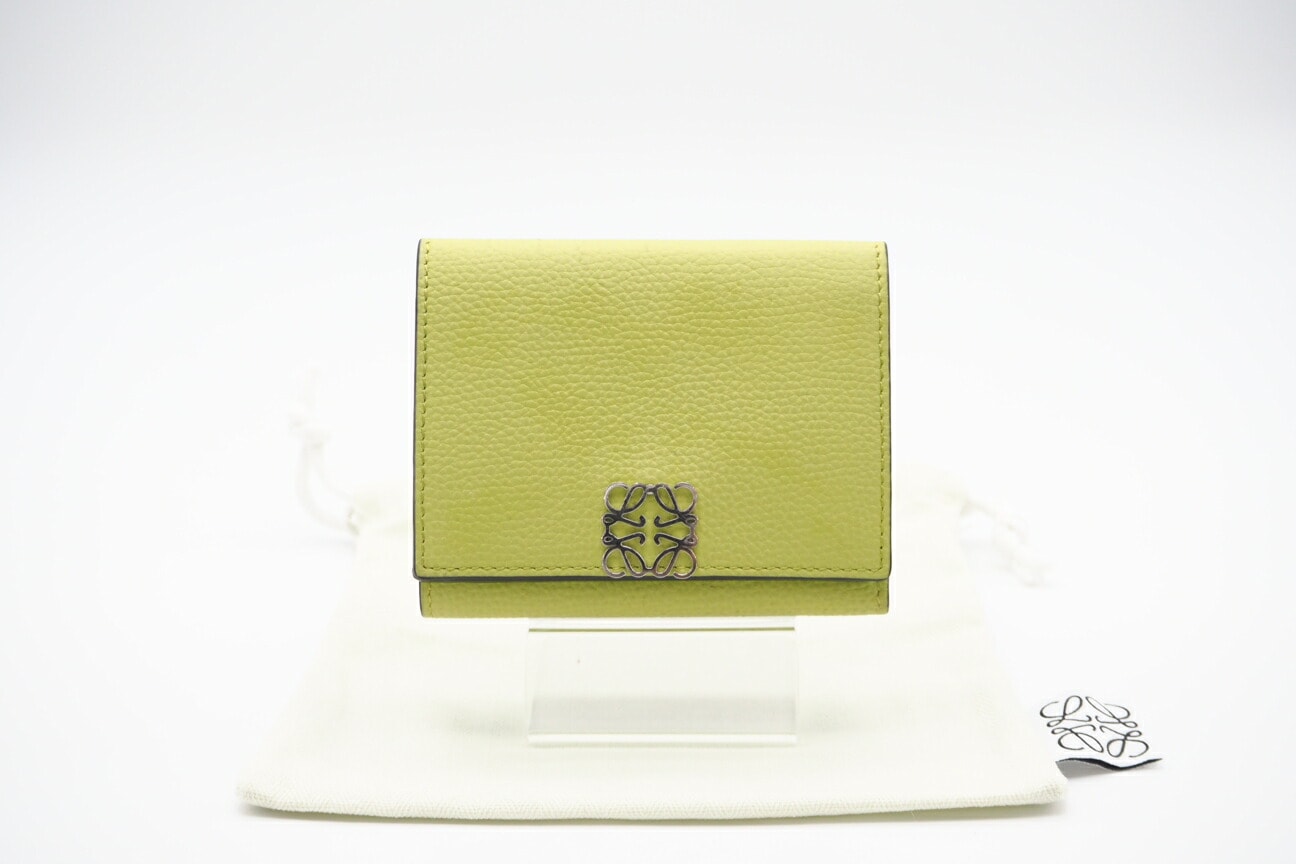 美品 LOEWE ロエベ アナグラム レザー コンパクトウォレット C821TR2X02 三つ折り財布 グリーン レザー レディース