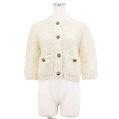 新品同様 プラダ 2023年製 P25L98 S232 13CS ブークレ ノーカラー ロゴ 刻印 金ボタン 7分袖 ニット レディース アイボリー 38 PRADA