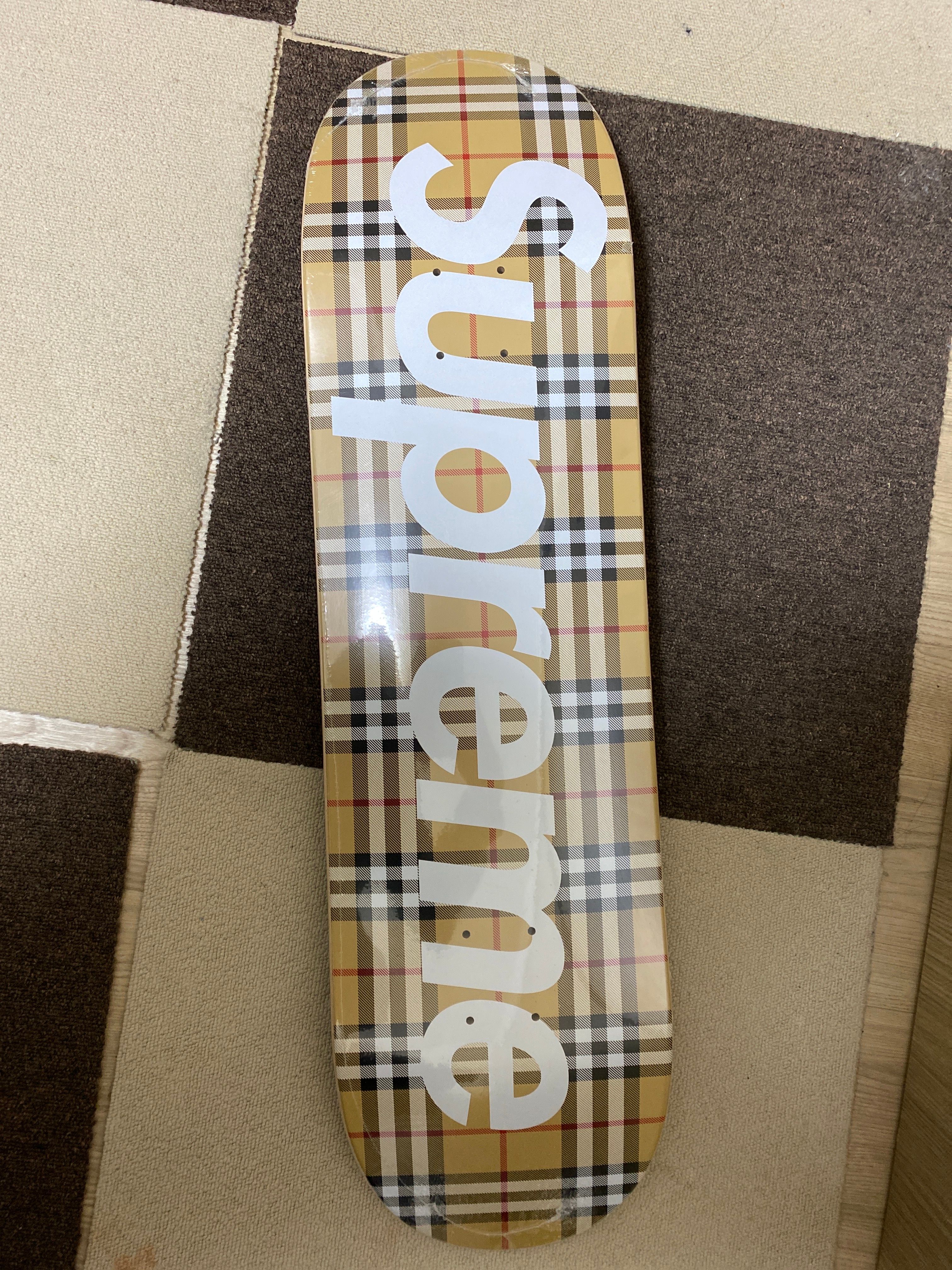 シュプリーム バーバリー スケートボード 