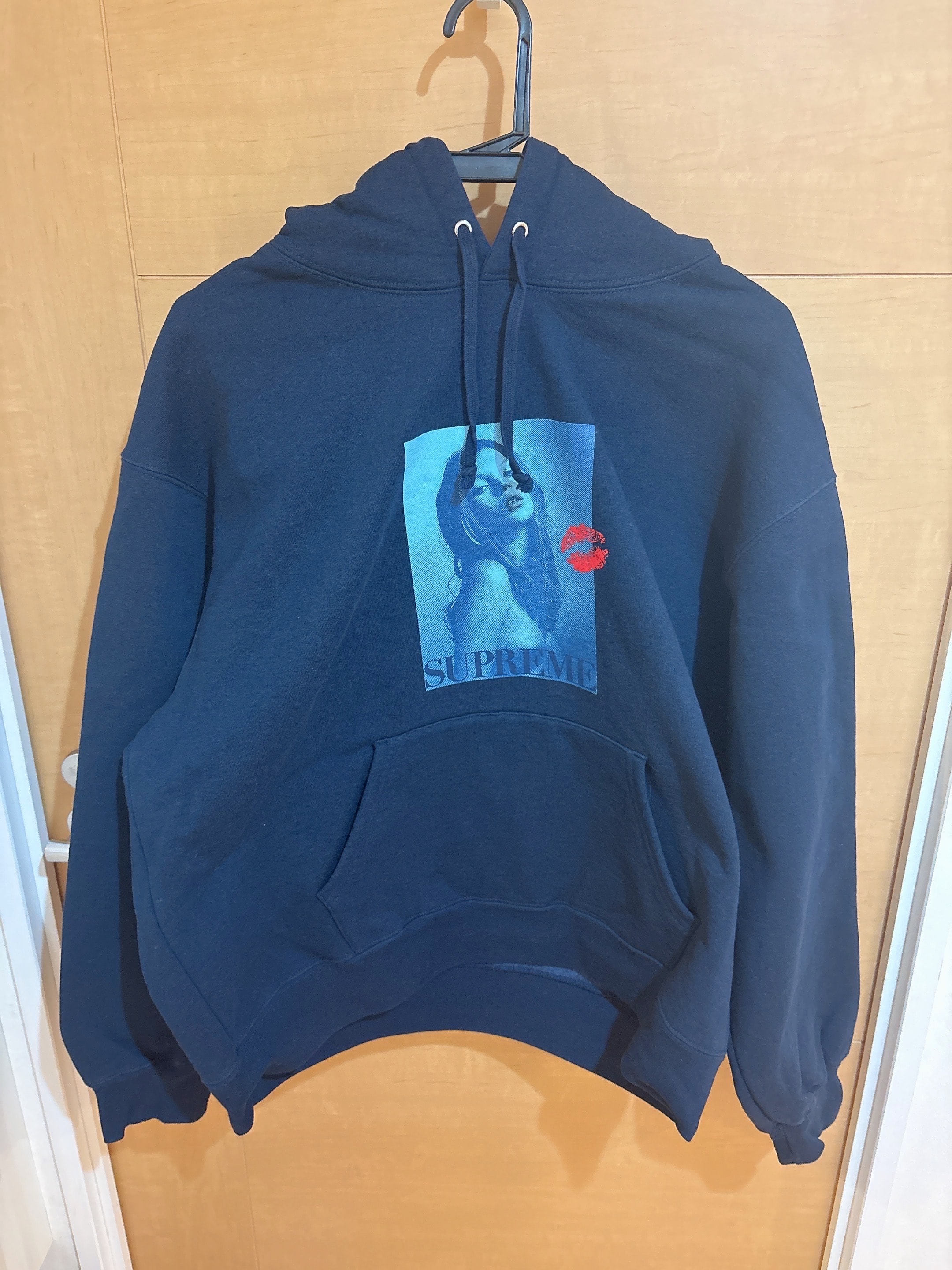 シュプリーム ケイトモス フーディー スウェットシャツ "ネイビー"