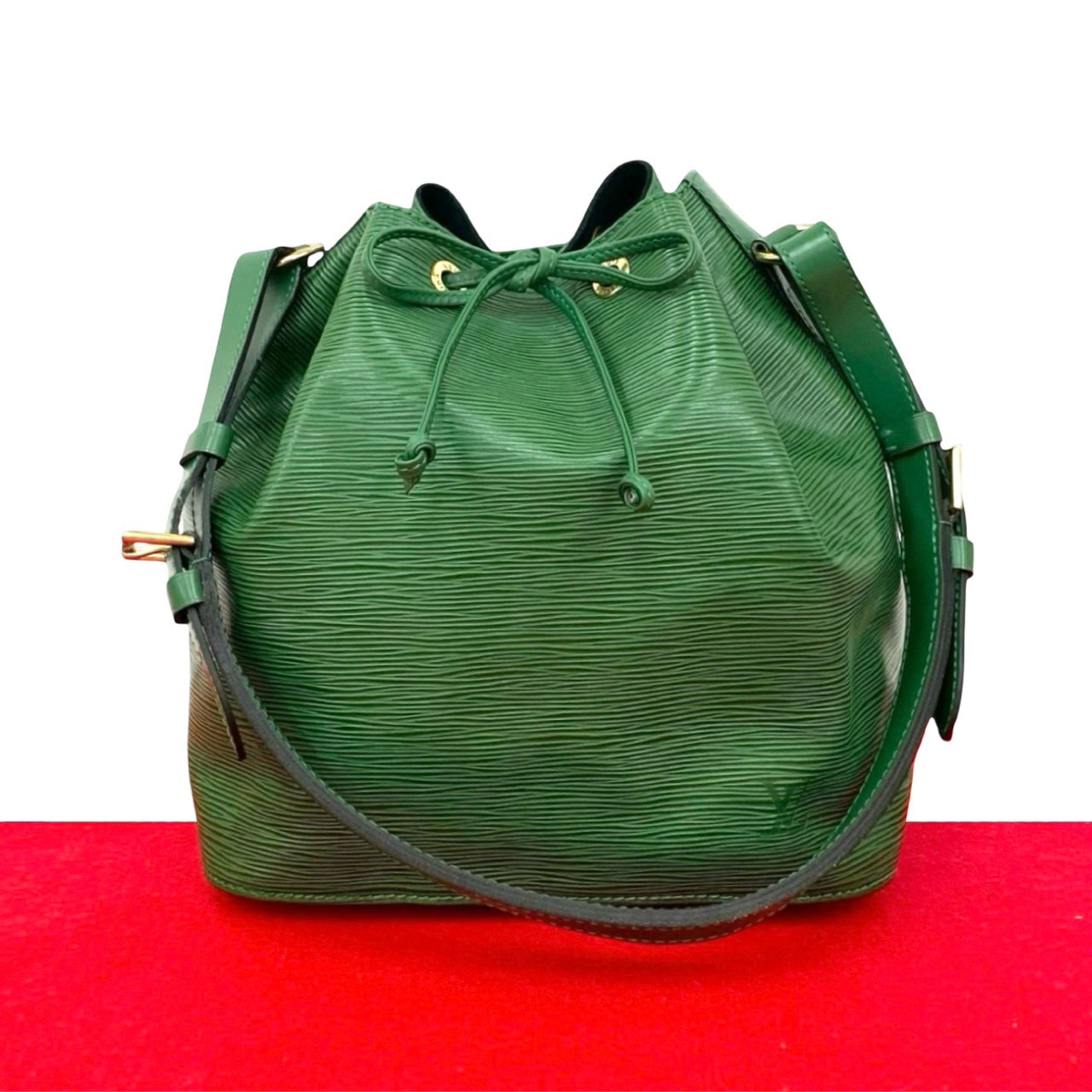 LOUIS VUITTON ルイヴィトン プチ ノエ エピ エピレザー ショルダーバッグ グリーン
 40201