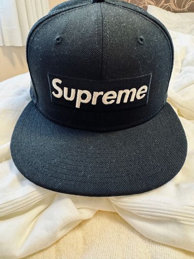 Supreme $1M Metallic Box Logo New Era® "Black"