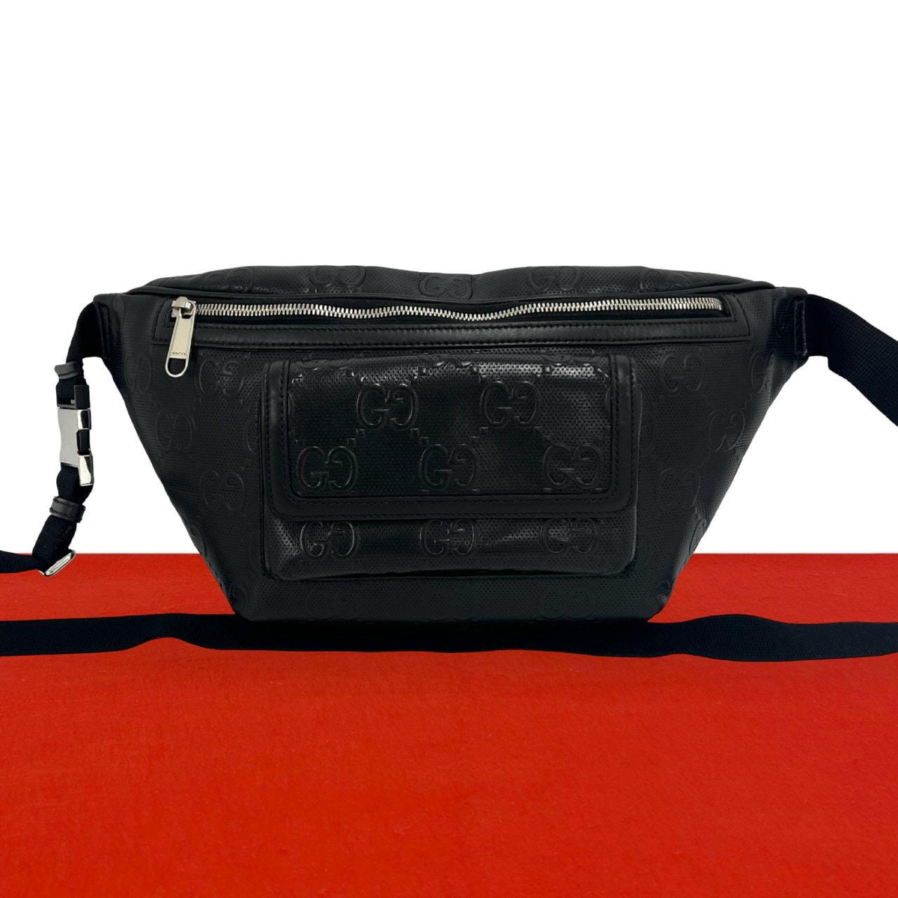GUCCI グッチ GG 柄 エンボス レザー ボディバッグ ブラック
 44501