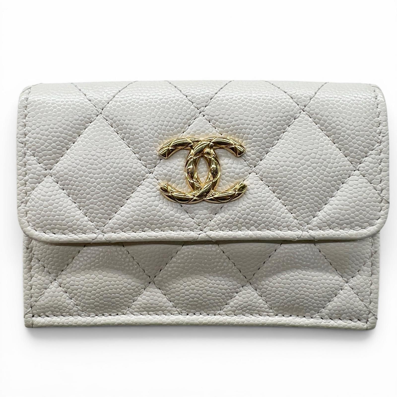 CHANEL 極美品 シャネル マトラッセ クラシック スモール フラップ ウォレット 三つ折り財布 キャビアスキン 新型シリアルシール アイボリー レザー コンパクトウォレット ミニ財布 Aランク 中古 鑑定済 シャネル財布