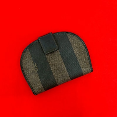 FENDI フェンディ ペカン 柄 ストライプ レザー PVC 二つ折り財布 ブラック
78390