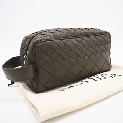 極美品 BOTTEGAVENETA ボッテガヴェネタ イントレチャート トラベル ポーチ 729295V5UH03227 セカンドバッグ カーキ カーフレザー メンズ