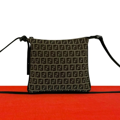 FENDI フェンディ ズッキーノ FF 柄 キャンバス レザー ショルダーバッグ ブラウン
14859