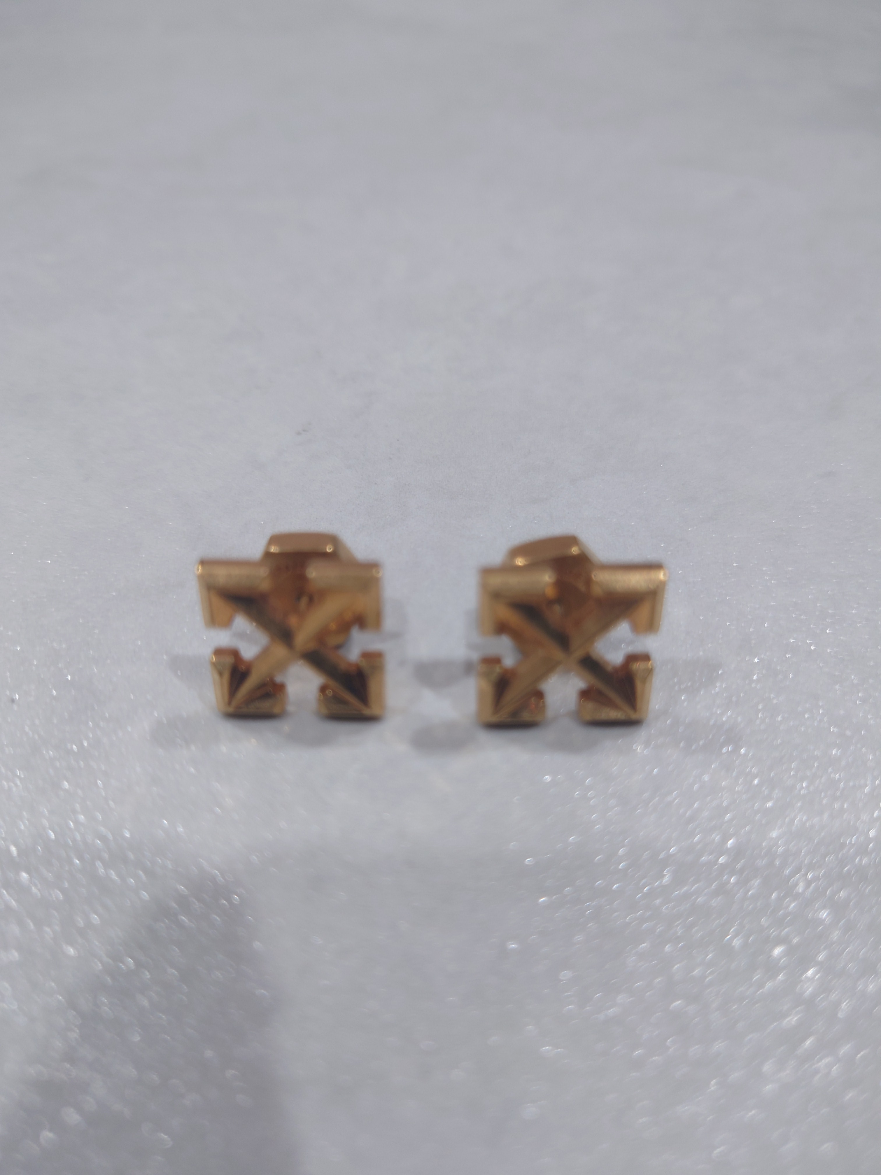 オフホワイト ARROW Earrings in Gold
