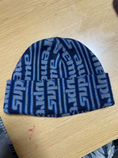 Supreme Vertical Logo Beanie "Black"