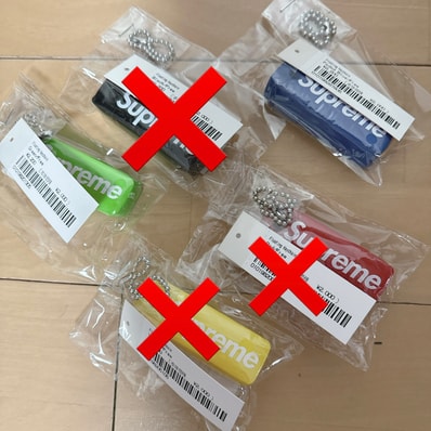 Supreme Floating Keychain 2色セット
