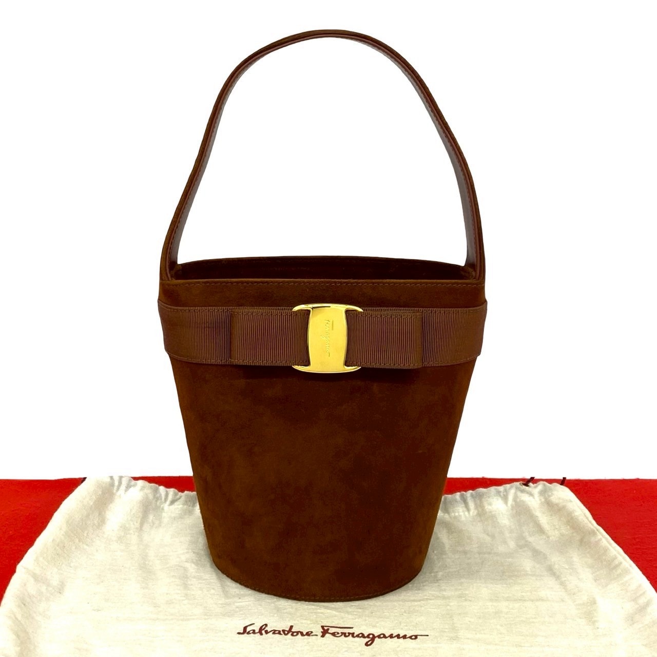 Salvatore Ferragamo サルヴァトーレフェラガモ ヴァラリボン 金具 スウェード ハンドバッグ ブラウン
 48202