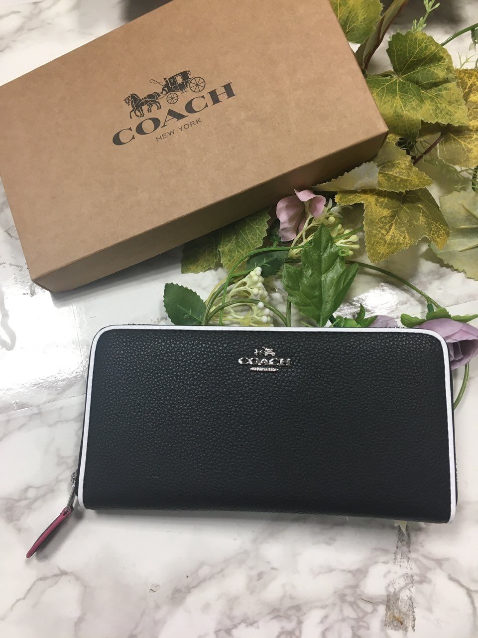 新品 未使用 COACH 長財布 ブラック 白いフチ 