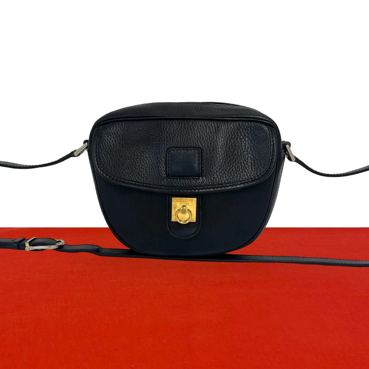 CELINE セリーヌ ロゴ リング金具 レザー ショルダーバッグ ブラック
 216-8