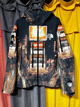 Supreme / The North Face Taped Seam Shell Jacket