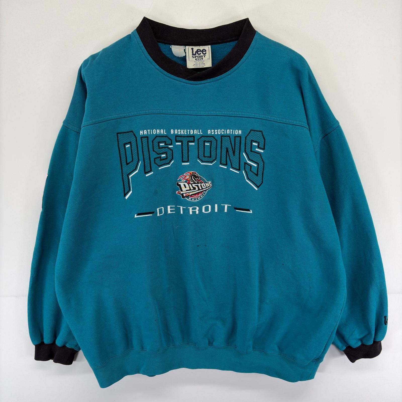 古着 90's/90年代 リー Lee スウェット ロゴ チーム トレーナー 刺繍 デトロイトピストンズ 大きいサイズ NBA 2XL  ブルー系 メンズ