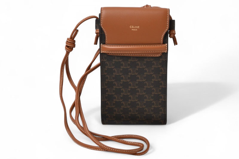 セリーヌ ショルダーバッグ/フォンポーチ トリオンフ ブラウン CELINE 10G332CQD 04LU PHONE POUCH WITH FLAP TAN スマホケース ユニセックス【中古】