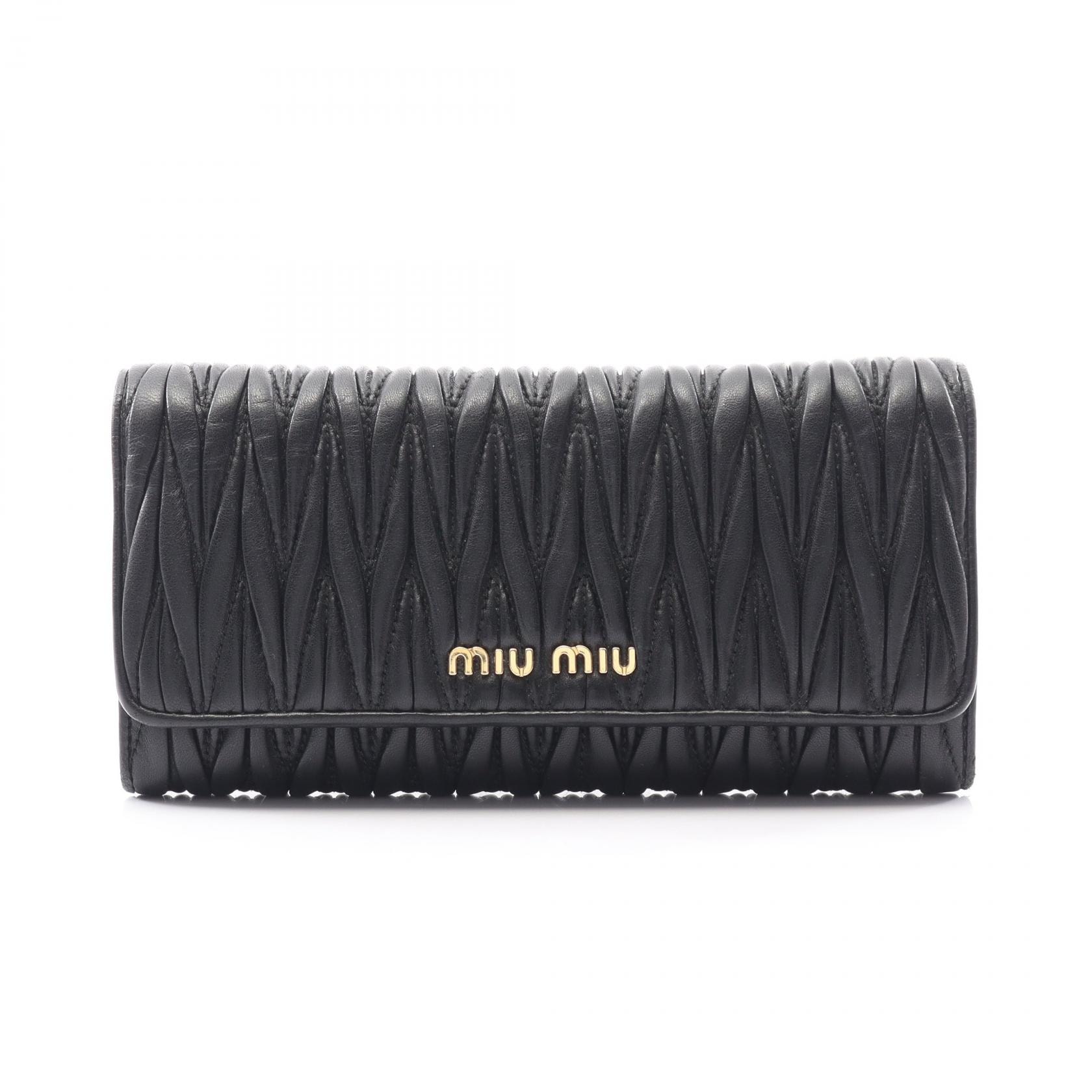 ミュウ ミュウ Miu Miu MATELASSE'1 マテラッセ 二つ折り長財布 財布 レザー レディース ブラック系 【中古】