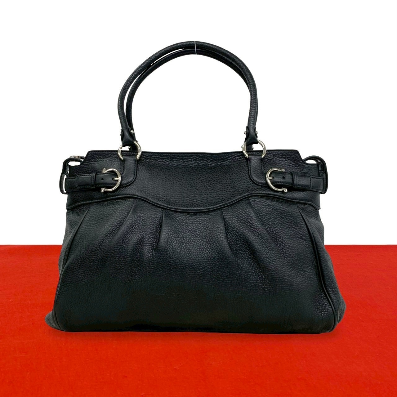 Salvatore Ferragamo サルヴァトーレフェラガモ ガンチーニ 金具 レザー トートバッグ ブラック
 93117