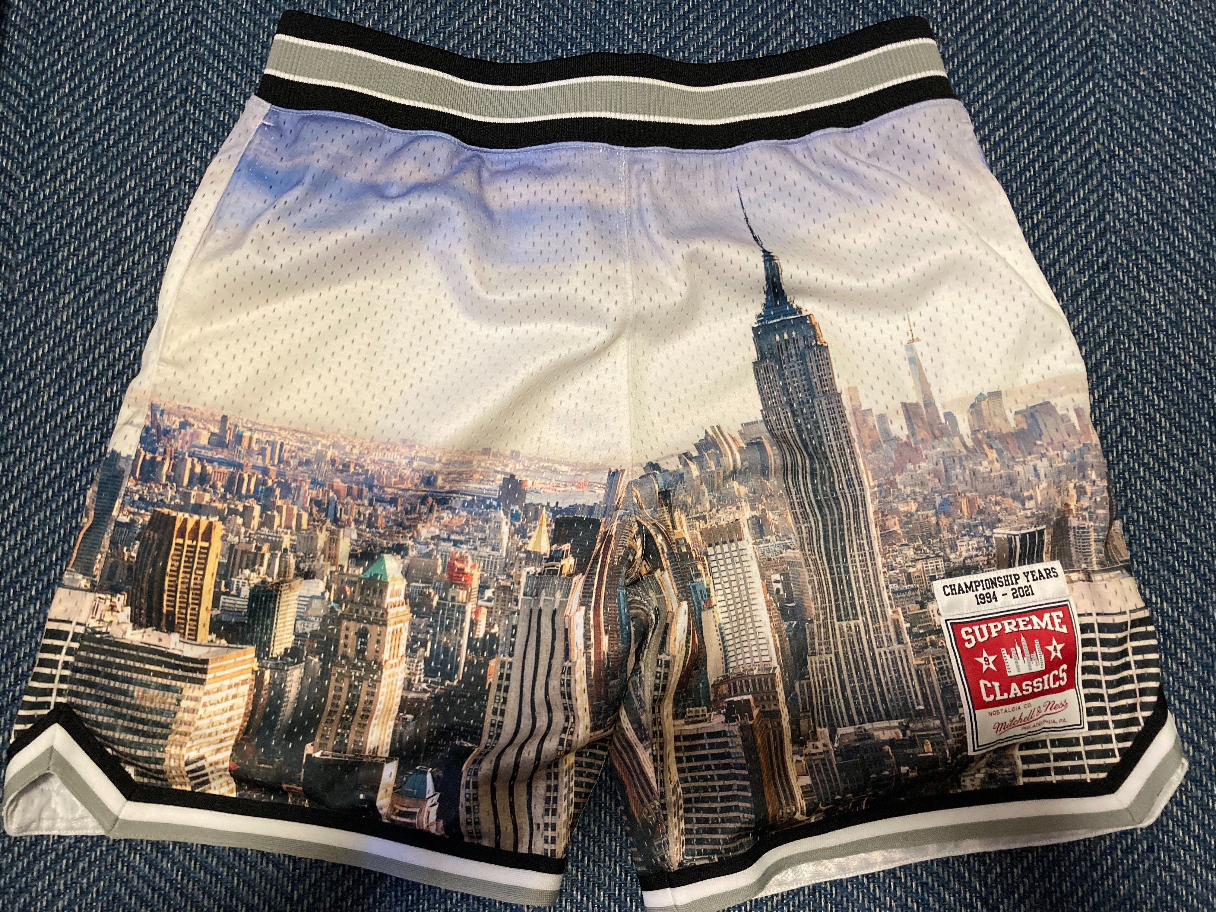 Supreme / Mitchell & Ness® Basketball Short "Multi"