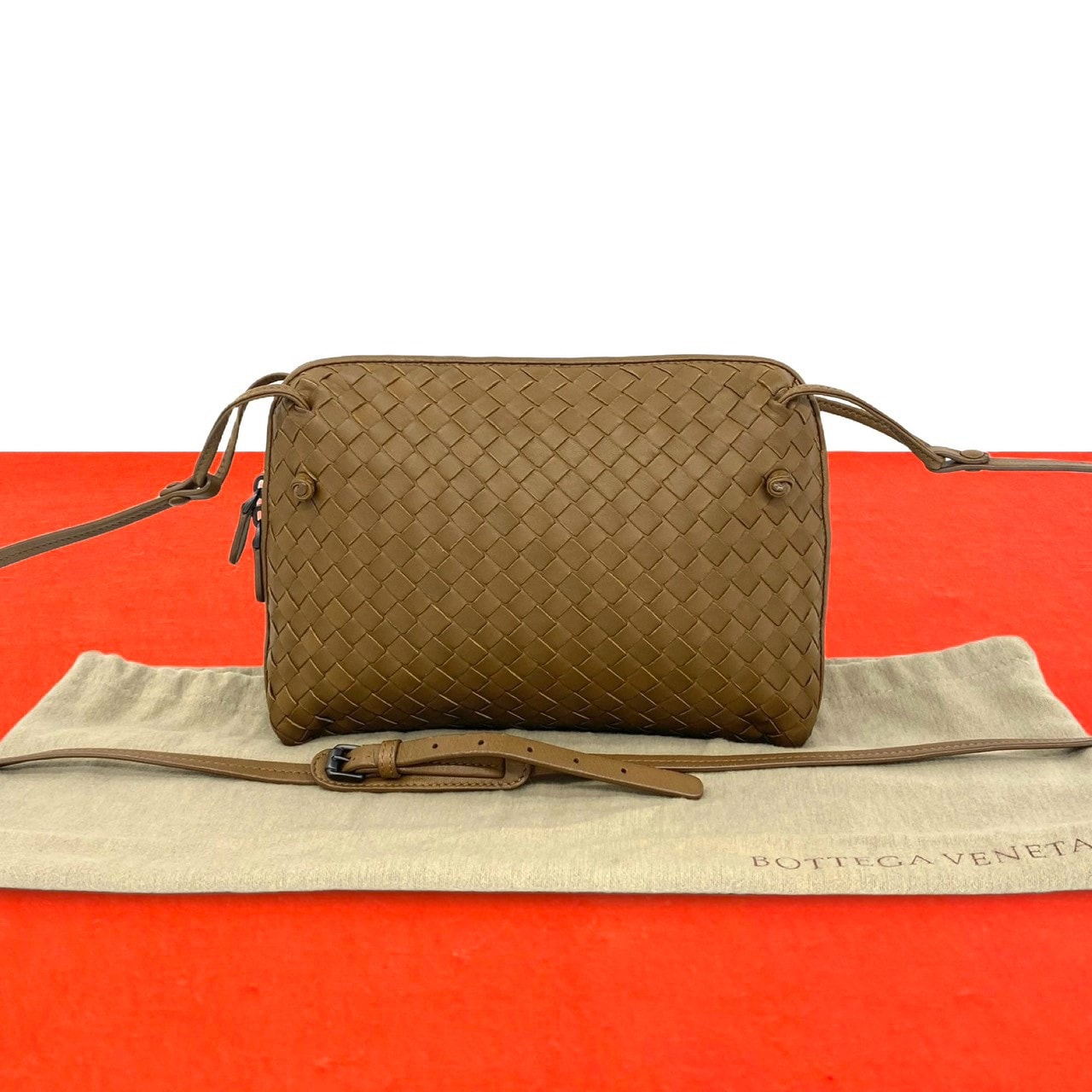 BOTTEGA VENETA ボッテガヴェネタ イントレチャート レザー ショルダーバッグ ブラウン
 62676