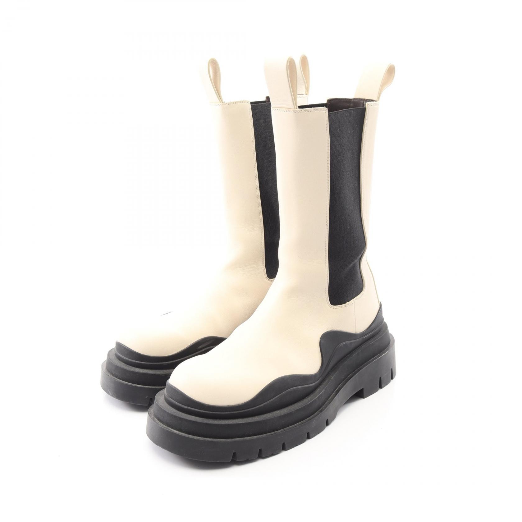ボッテガヴェネタ BOTTEGA VENETA TIRE BOOTS タイヤ チェルシーブーツ ブーツ 靴 レザー レディース アイボリー系 / ブラック系 【中古】